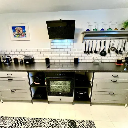 아파트 100m2 Im Haus Am Mit Garten Bei Potsdam 슈빌로브제